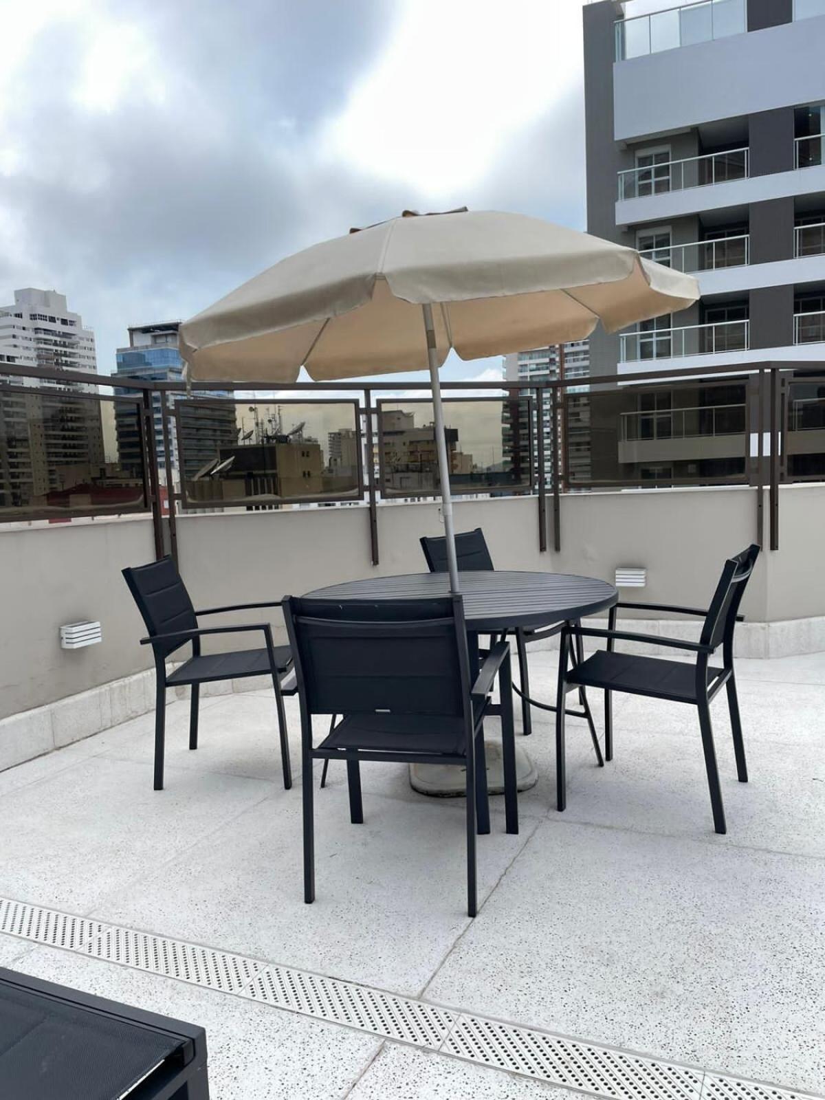Flat No Hotel Cosmopolitan Com Estacionamento Gratis E Piscina Сантос Екстериор снимка