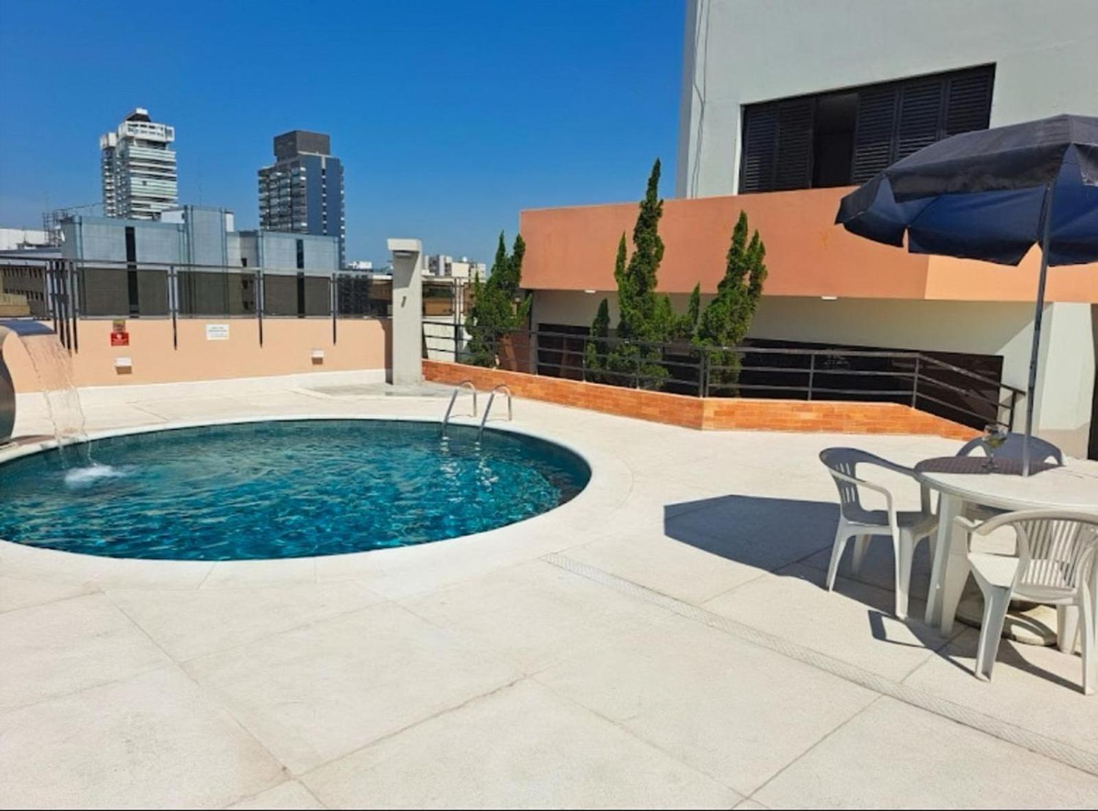 Flat No Hotel Cosmopolitan Com Estacionamento Gratis E Piscina Сантос Екстериор снимка